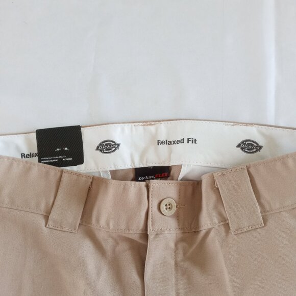 Dickies Men's 13" Inseam Flex Waist Relaxed Fit cargo beige Shorts Size 30 NWT - Picture 7 of 7